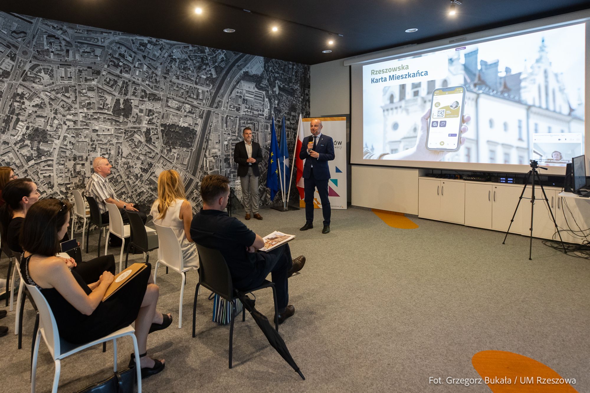 spotkanie z przedsiębiorcami dotyczącego włączenia usług do aplikacji Rzeszowska Karta Mieszkańca, fot. Grzegorz Bukała, Urząd Miasta Rzeszowa